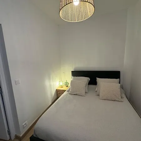 Neuf Jj à